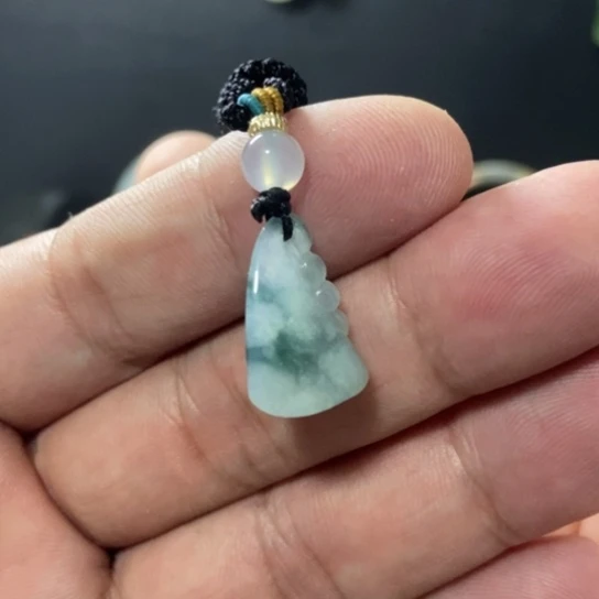 翡翠未镶嵌颈饰飘花