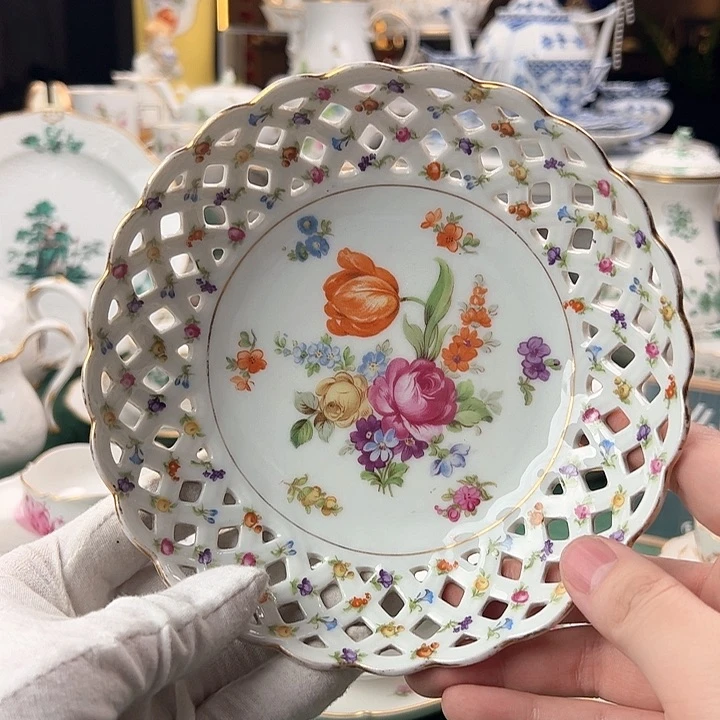 瓷片德累斯顿镂空果篮鎏金磨损