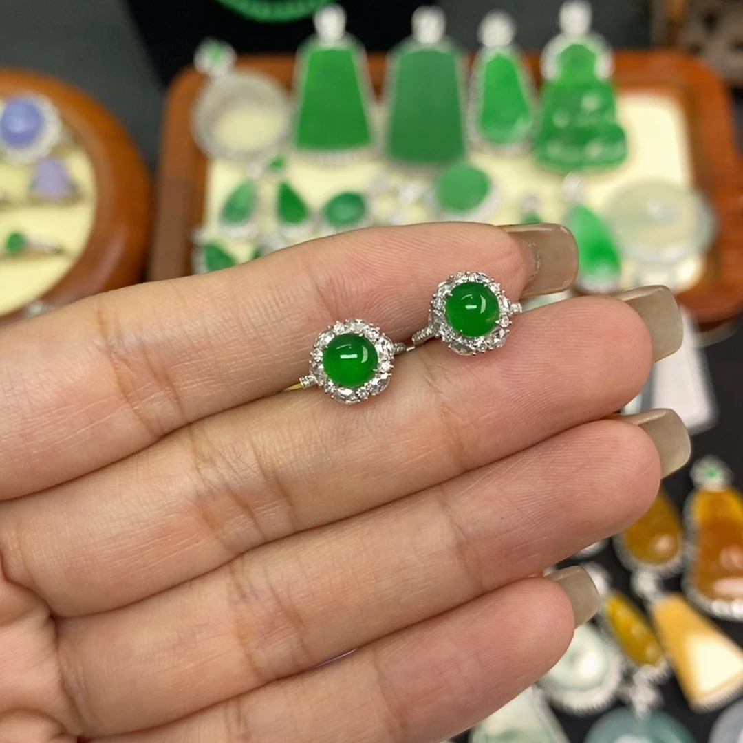 易***家翡翠18K金镶嵌颈饰（尾款4000）