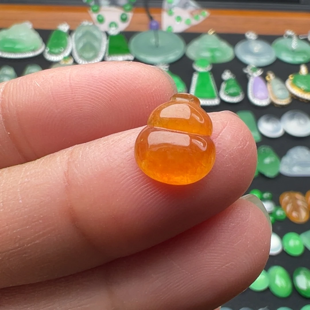 翡翠颈饰未镶嵌葫芦10.7