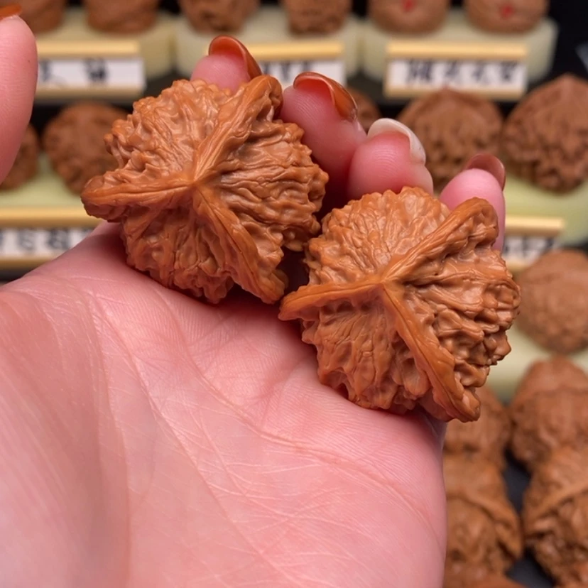 【闪购商品】文玩核桃吊坠喝***牛三棱