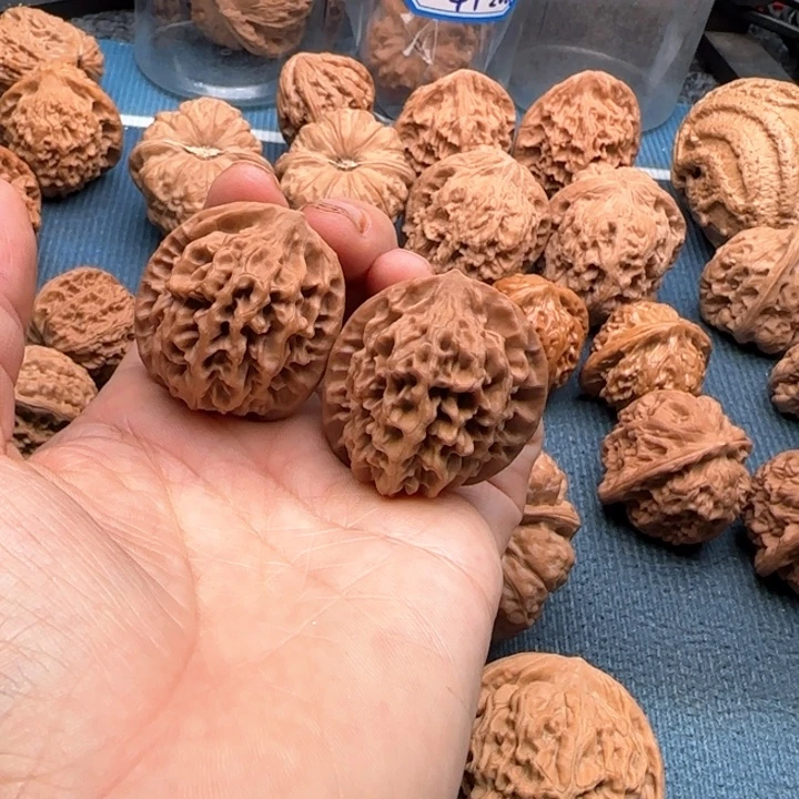 奶***糖文玩核桃吊坠35秦闷