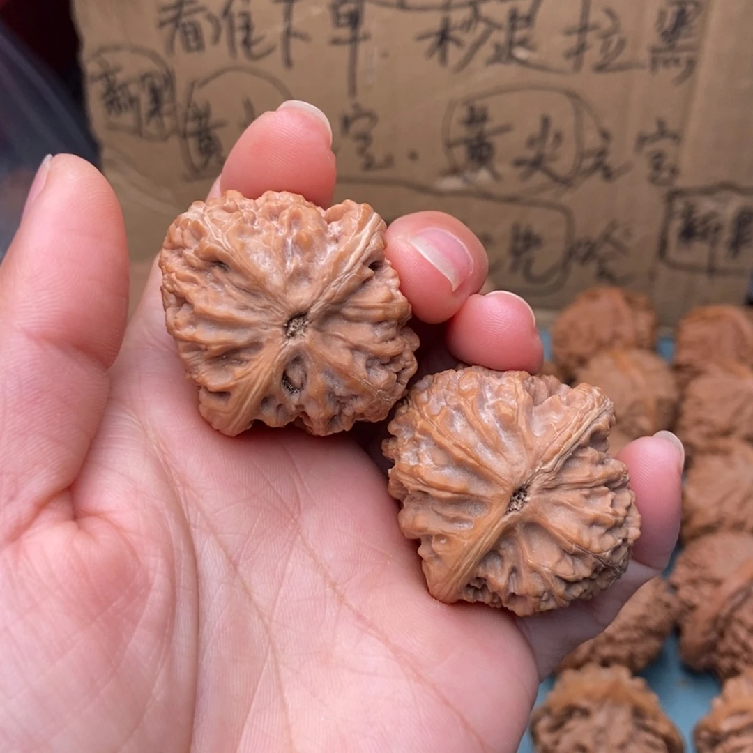 文玩核桃吊坠红锦鲤3