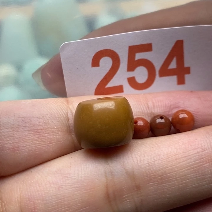 南红玛瑙未镶嵌珠宝奇石