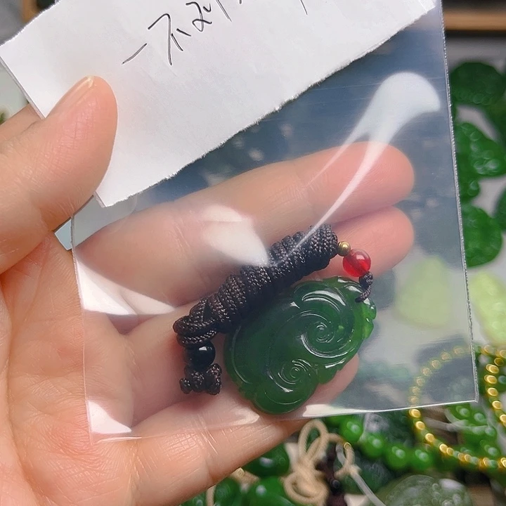 颈饰未镶嵌和田玉（糖玉）
