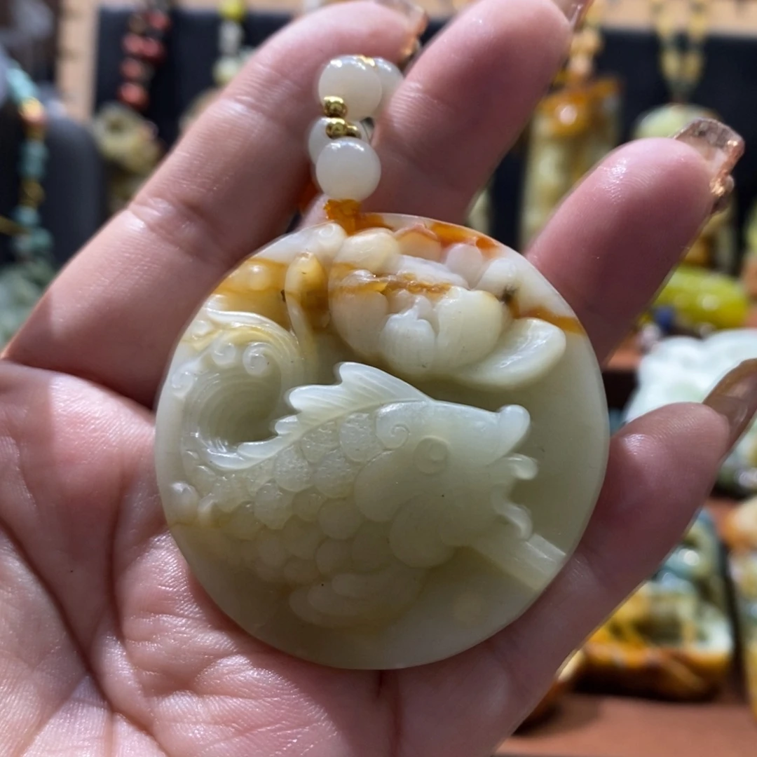 蛇纹石玉颈饰未镶嵌