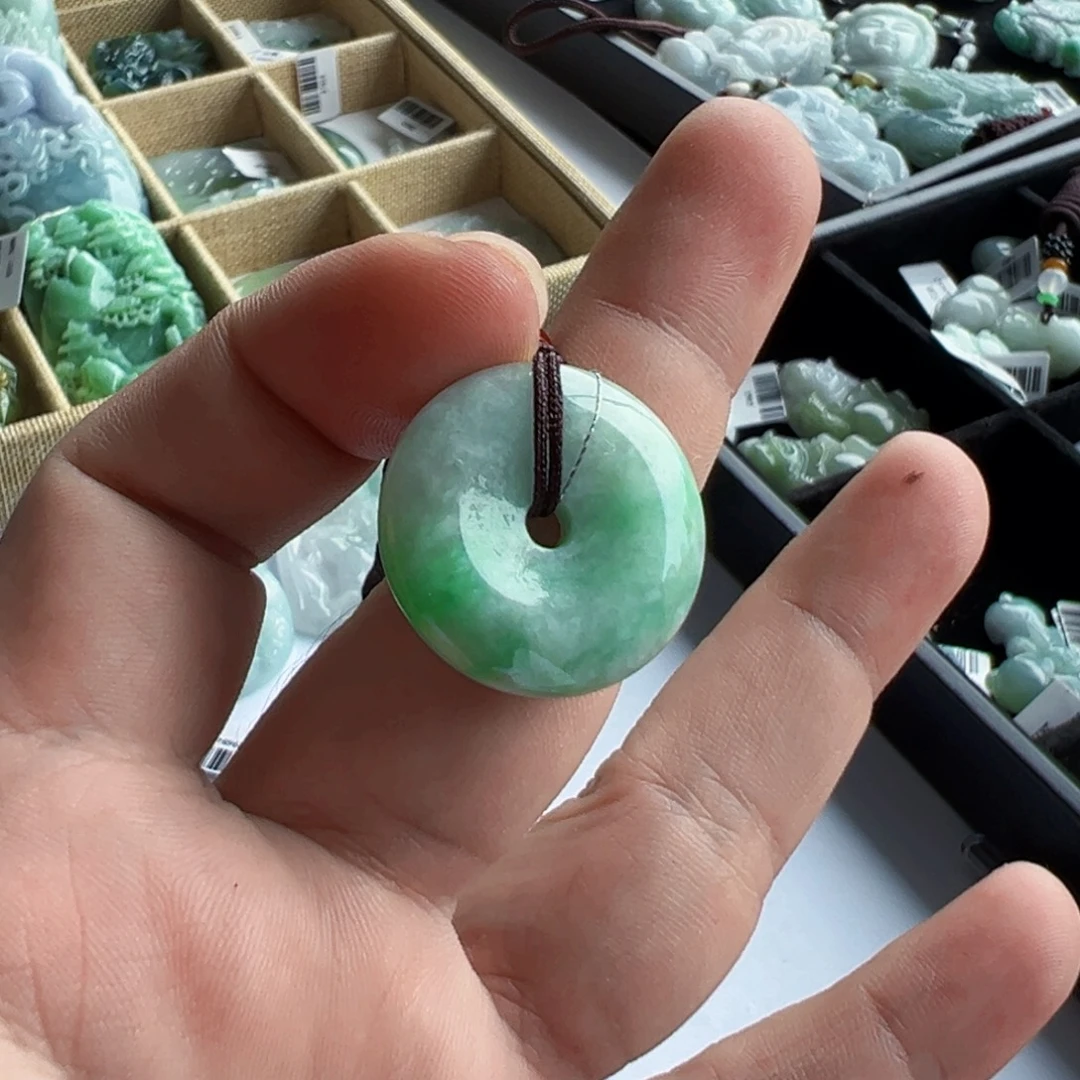 翡翠未镶嵌颈饰扣