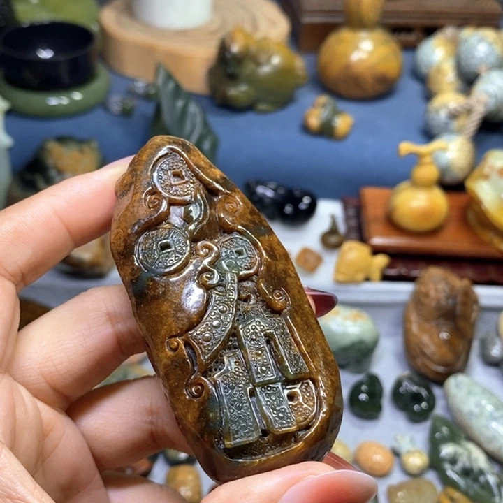 未镶嵌岫岩河磨玉（透闪石质玉）把件