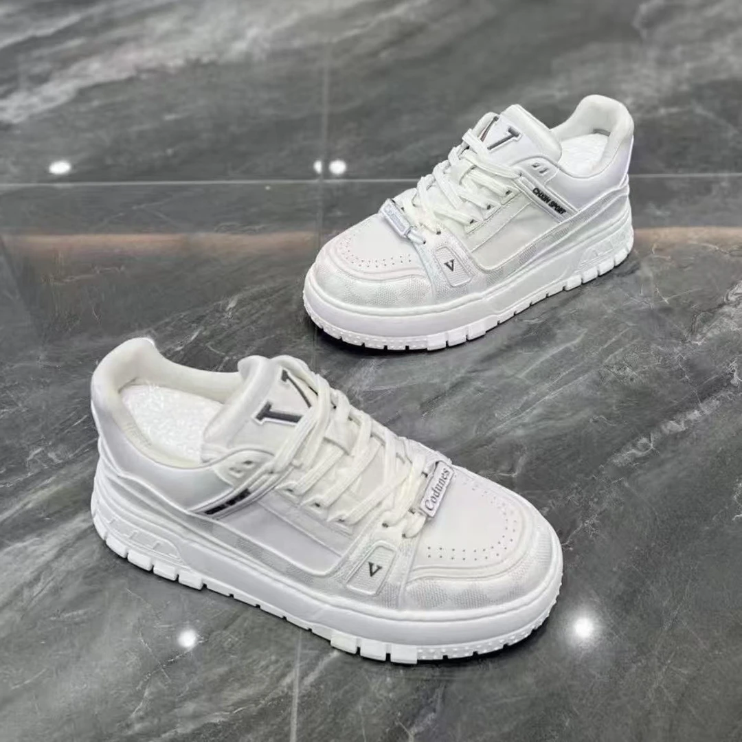 男鞋2025春夏新款头层牛皮潮牌板鞋轻软底真皮透气时尚运动休闲鞋