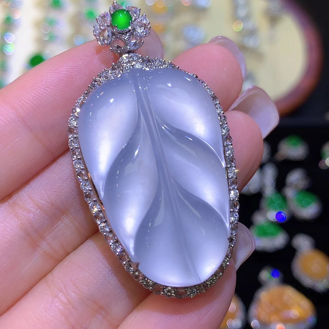 翡翠18K金镶嵌颈饰玻璃种茅台白金枝玉叶毛衣链吊坠一刀切