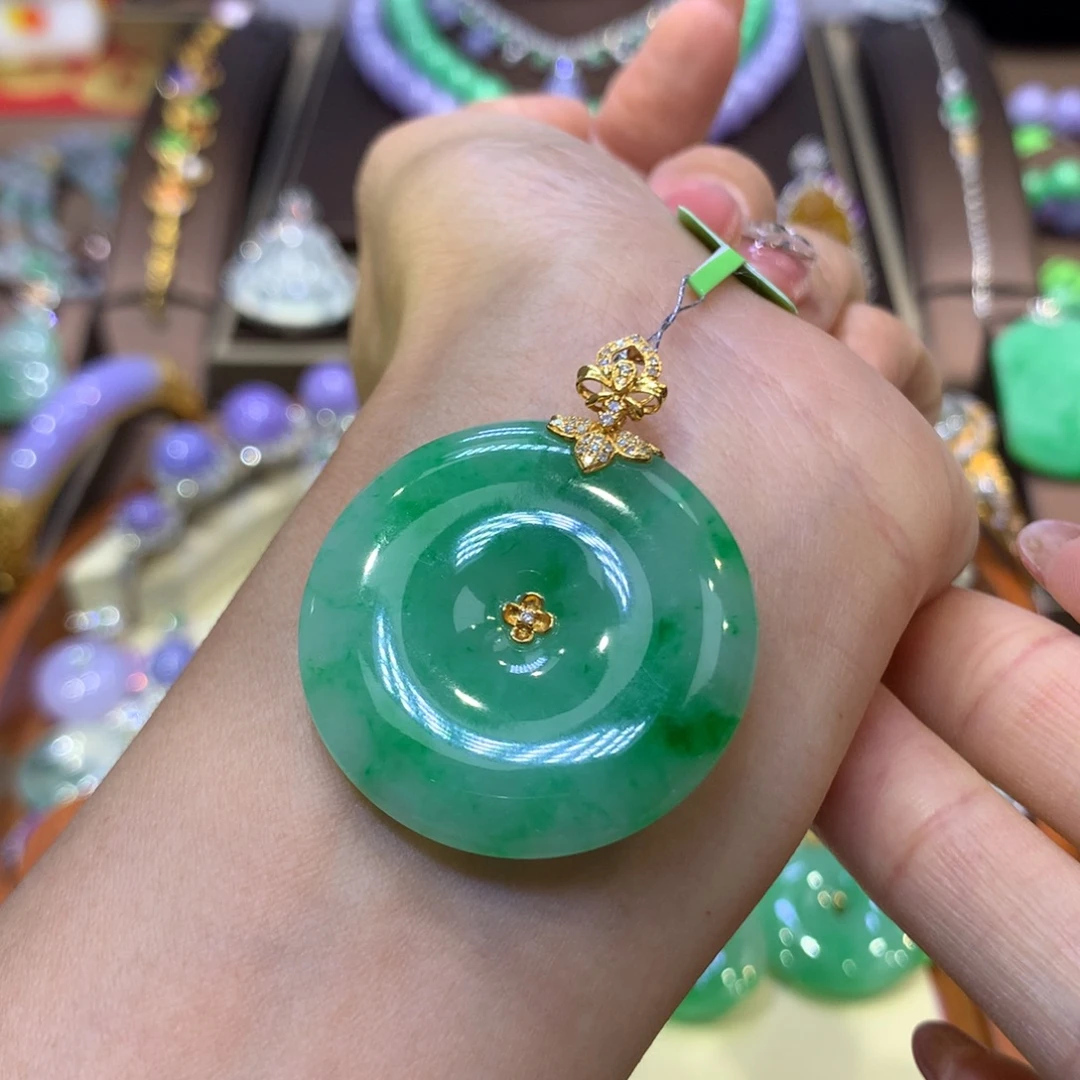 ****静颈饰18K金镶嵌翡翠