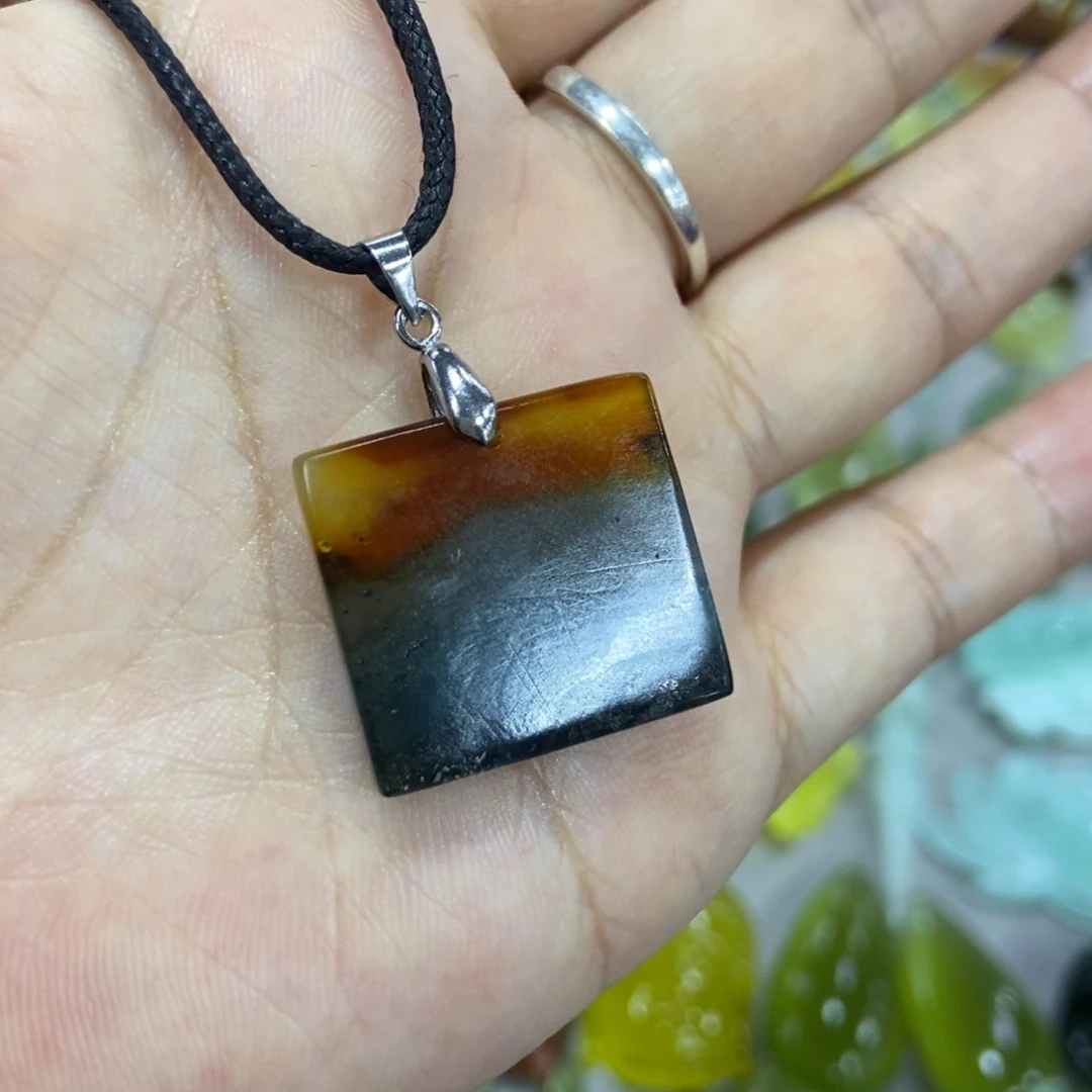 未镶嵌蛇纹石玉挂件