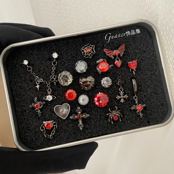 铜合金合成锆石耳饰 克罗心黑红合集 小众个性复古百搭耳骨耳垂钉