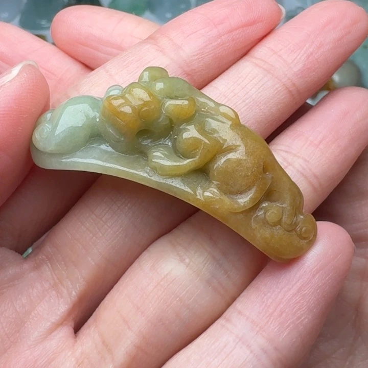 翡翠未镶嵌颈饰貔貅手牌