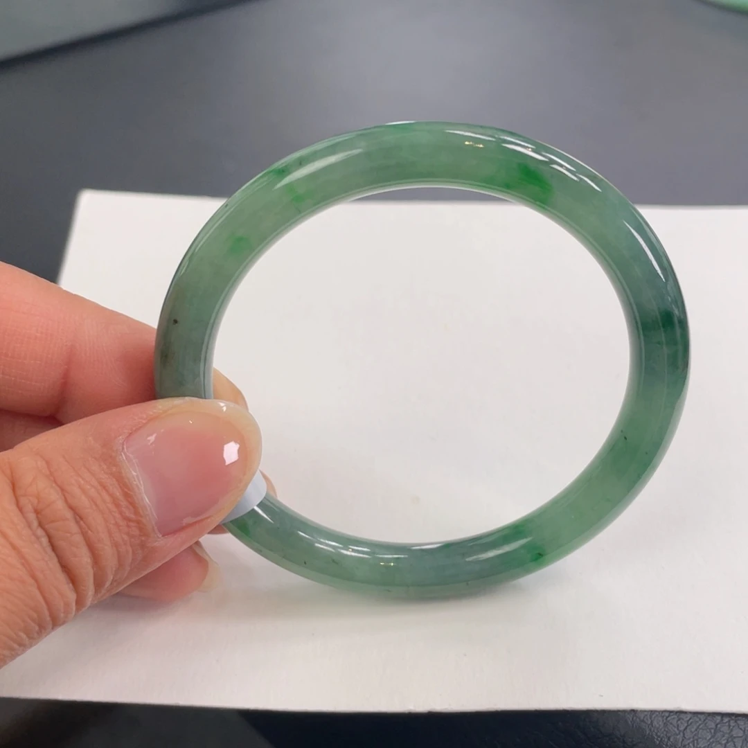 翡翠手镯（圆镯）未镶嵌缅甸翡翠