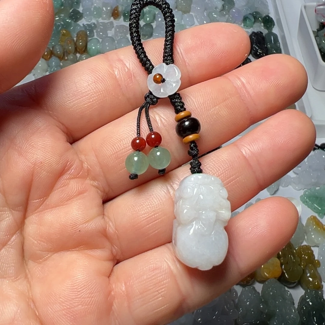 总***眠翡翠未镶嵌颈饰貔貅钥匙挂一个68块