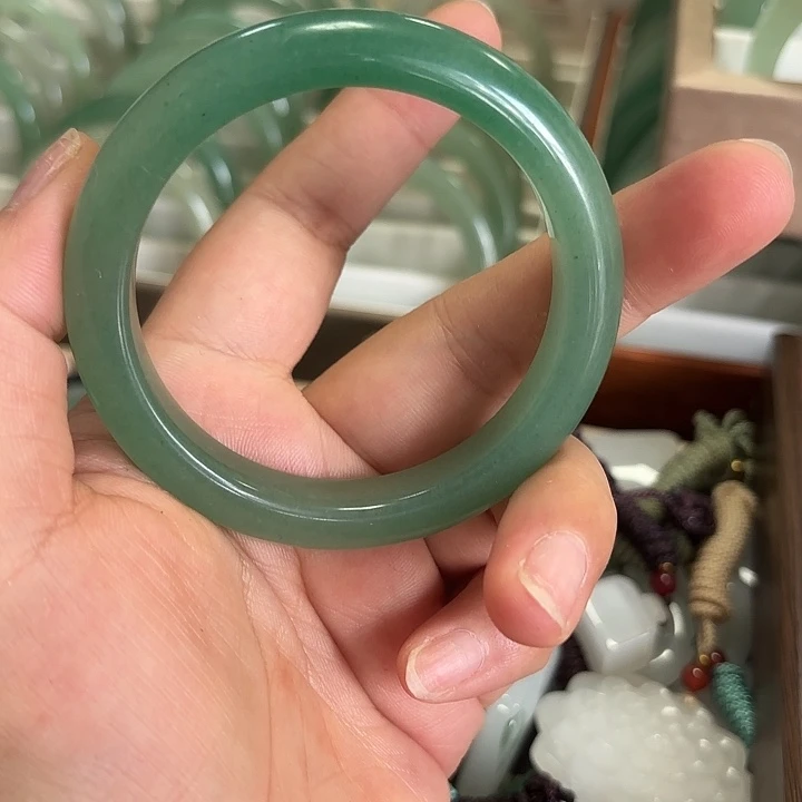 东陵石手镯未镶嵌