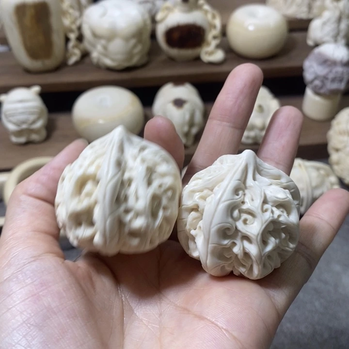 猛犸牙核桃手把件 有瑕疵