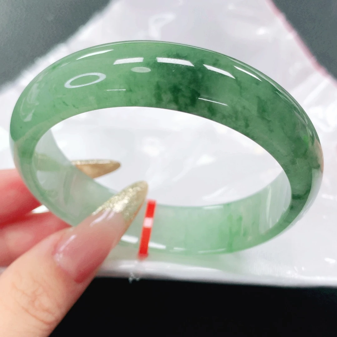 翡翠手镯未镶嵌57圈