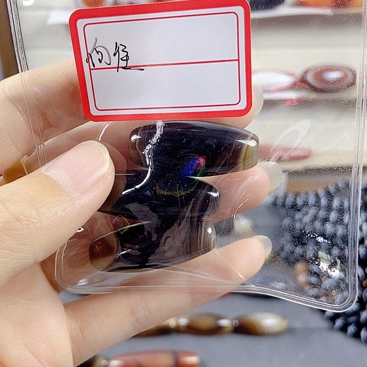 向***鹰玛瑙/玉髓未镶嵌颈饰