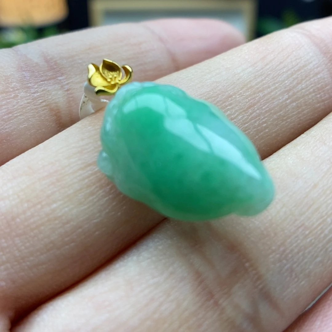 翡翠18K金镶嵌颈饰吊坠