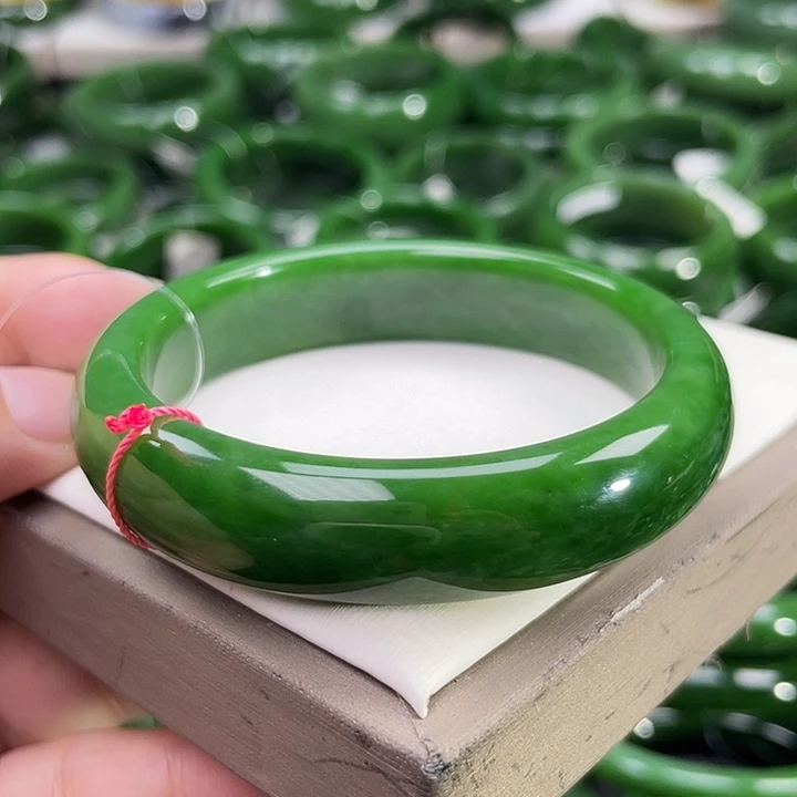 未镶嵌手镯和田玉（碧玉）