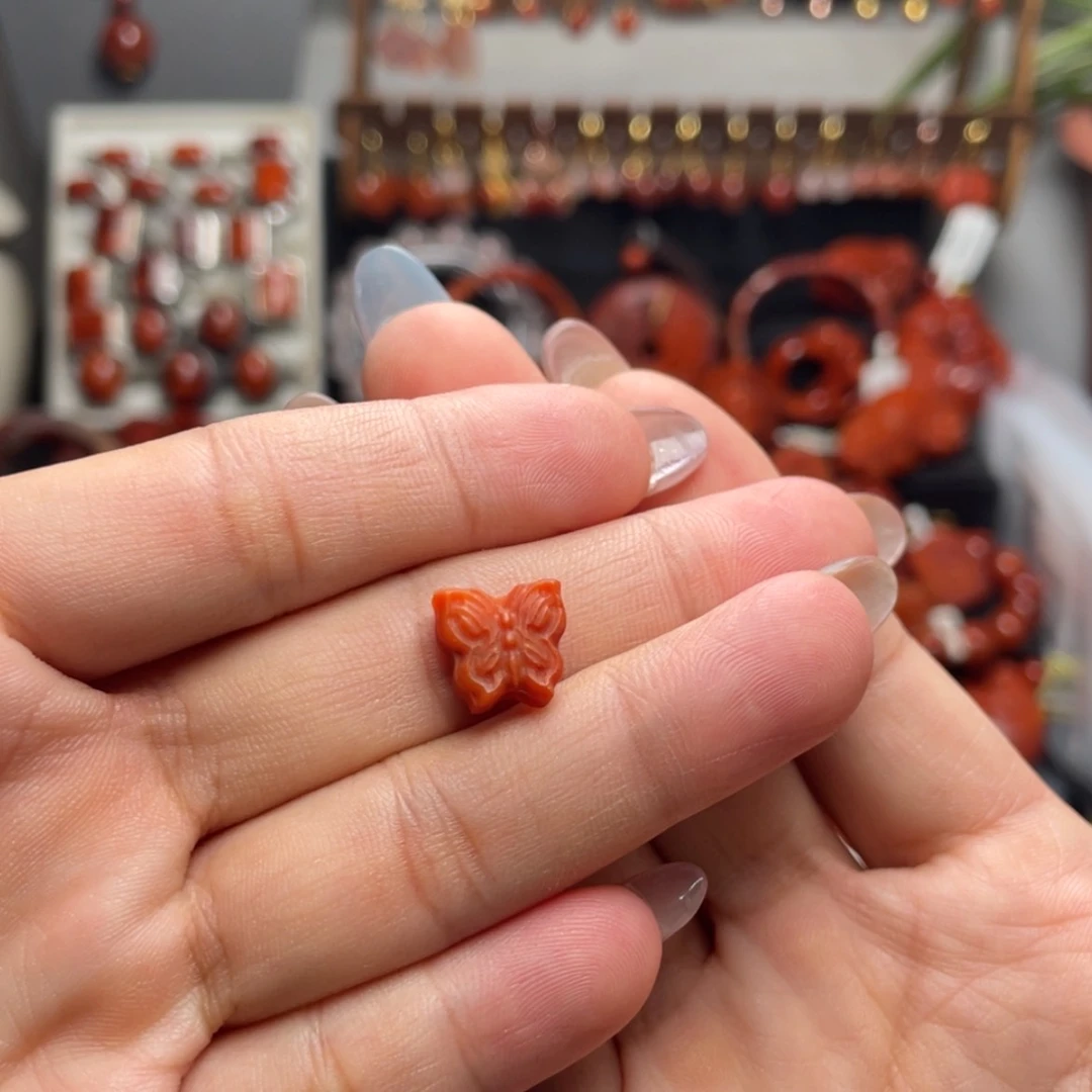 【闪购商品】未镶嵌蝴蝶南红玛瑙薇*