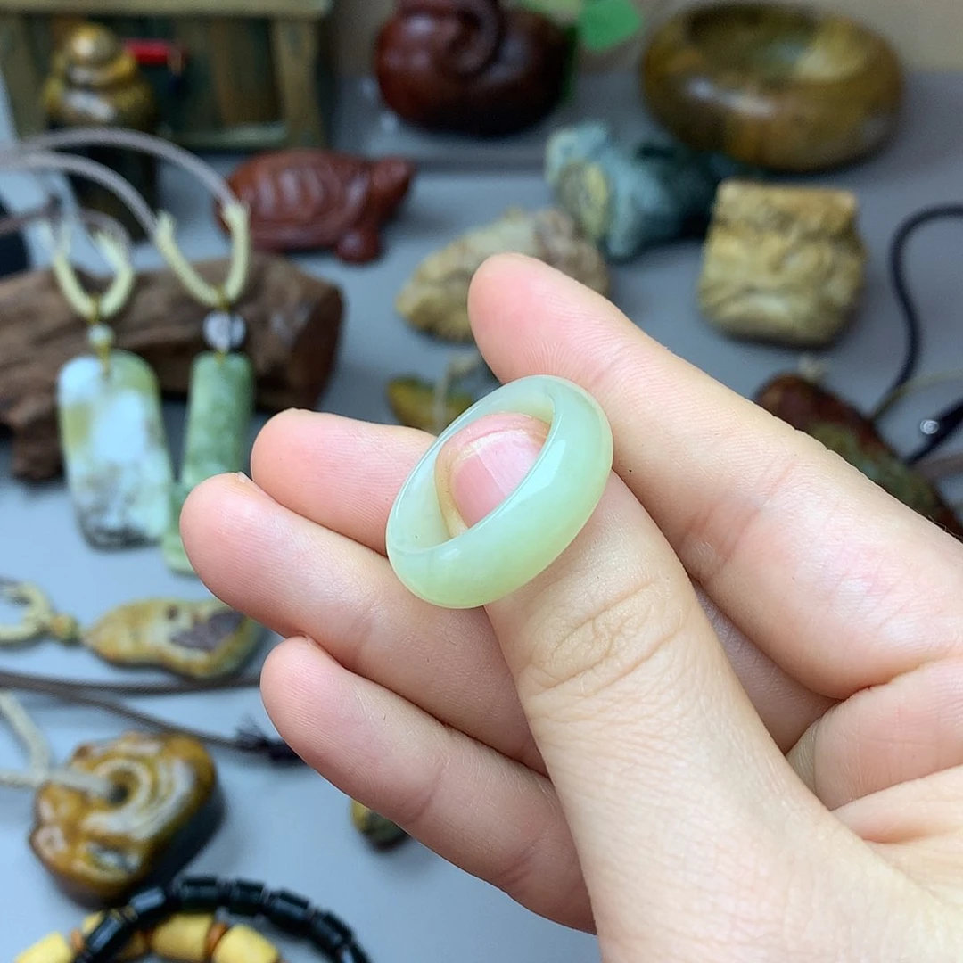 透闪石质玉戒指未镶嵌