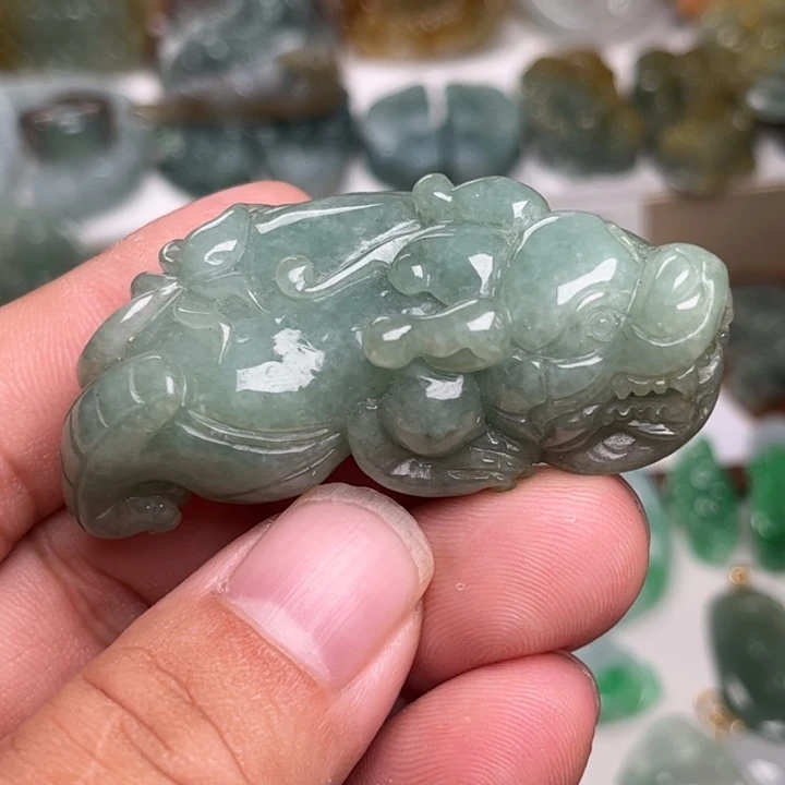 翡翠未镶嵌颈饰貔貅