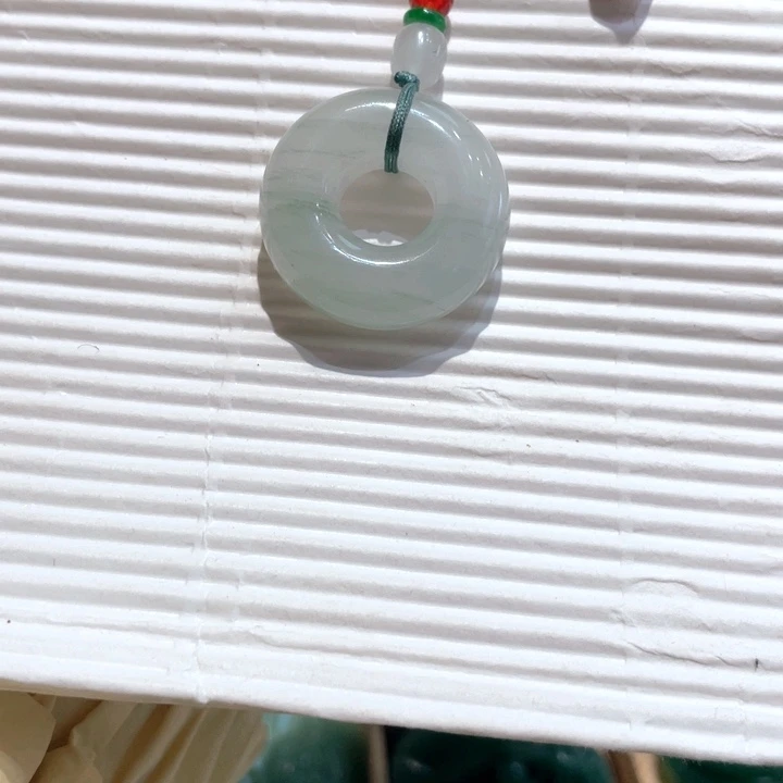 石英质玉未镶嵌颈饰