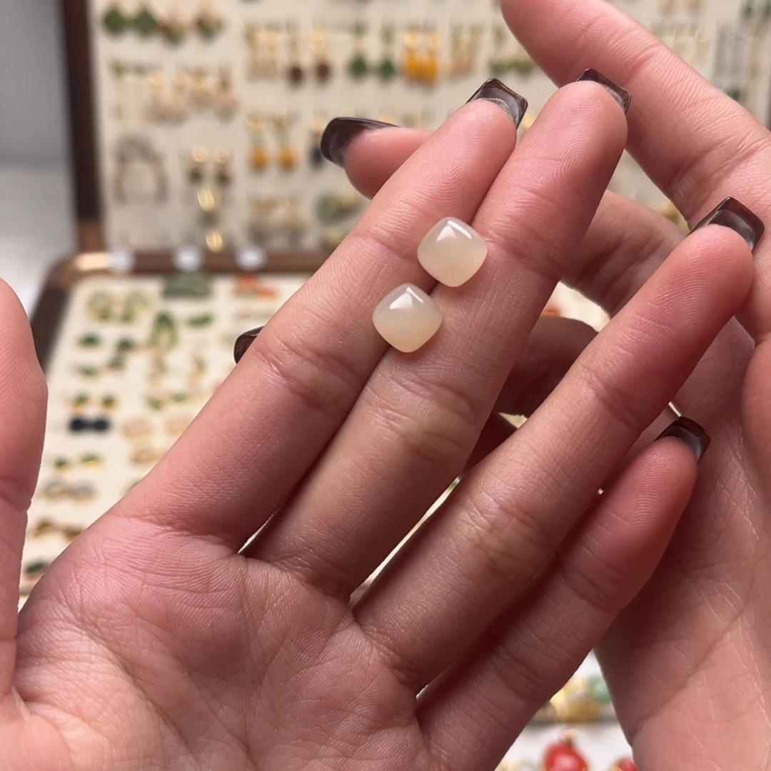 和田玉未镶嵌耳饰