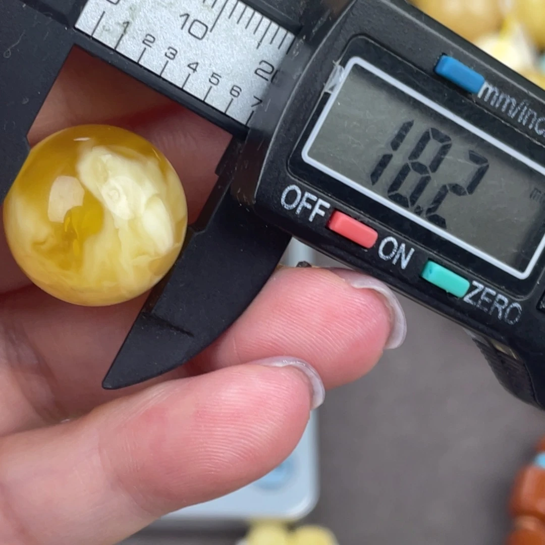 未镶嵌琥珀裸石微瑕519