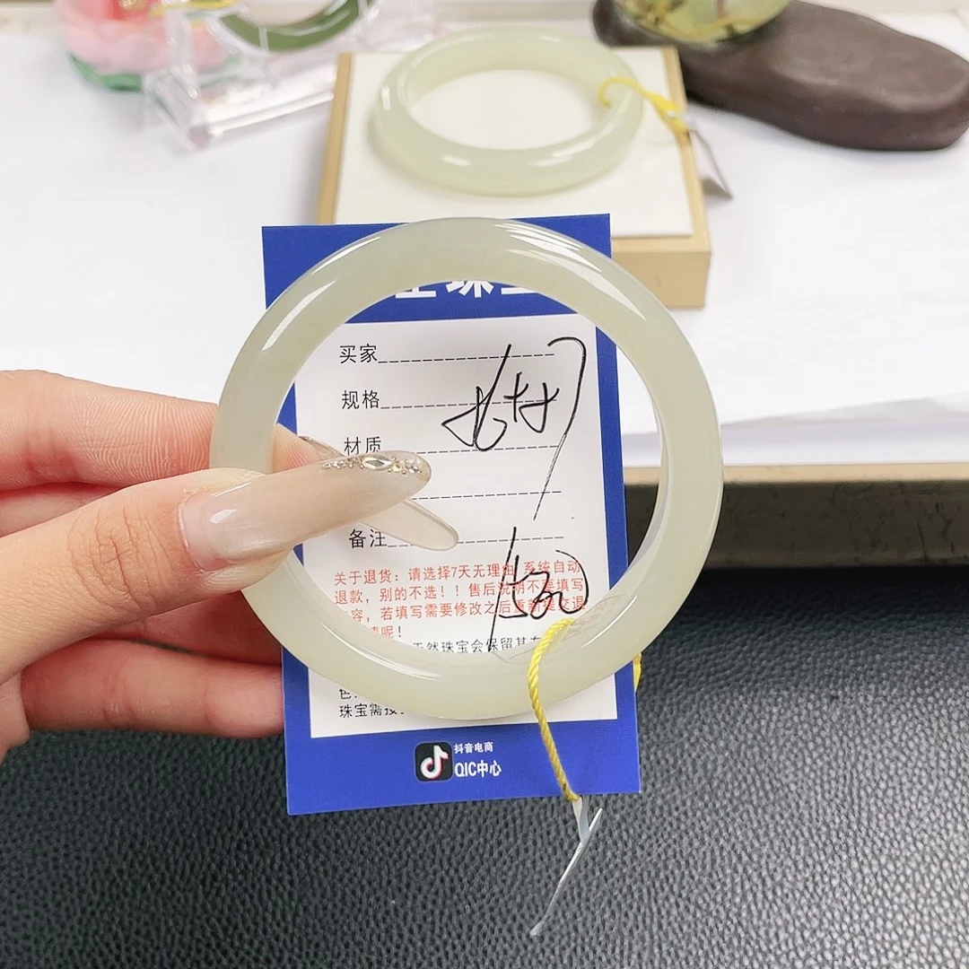 和田玉未镶嵌手镯