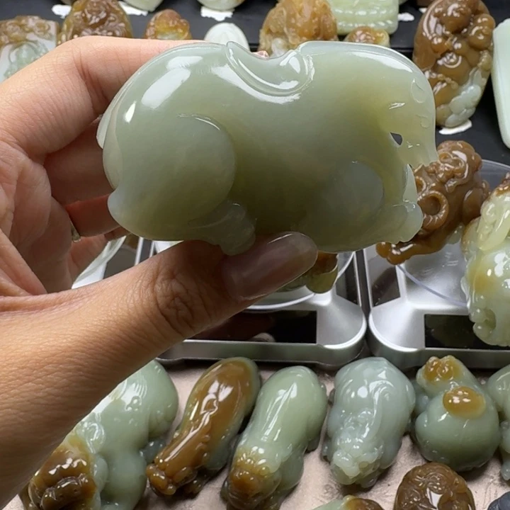 和田玉未镶嵌把件