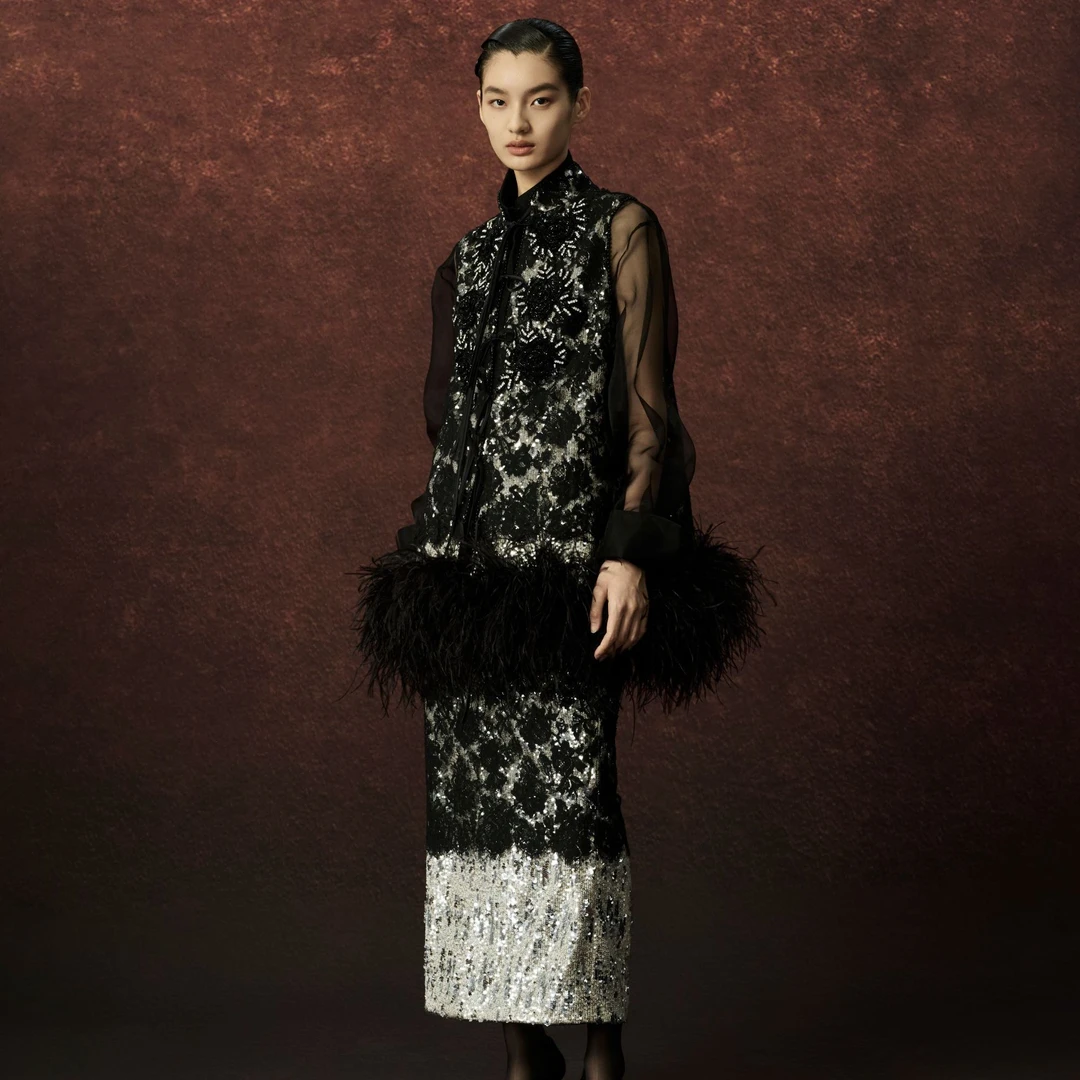 【秀场款】JUNYANG杨君 墨羽蔷薇中式立领鸵鸟毛马甲