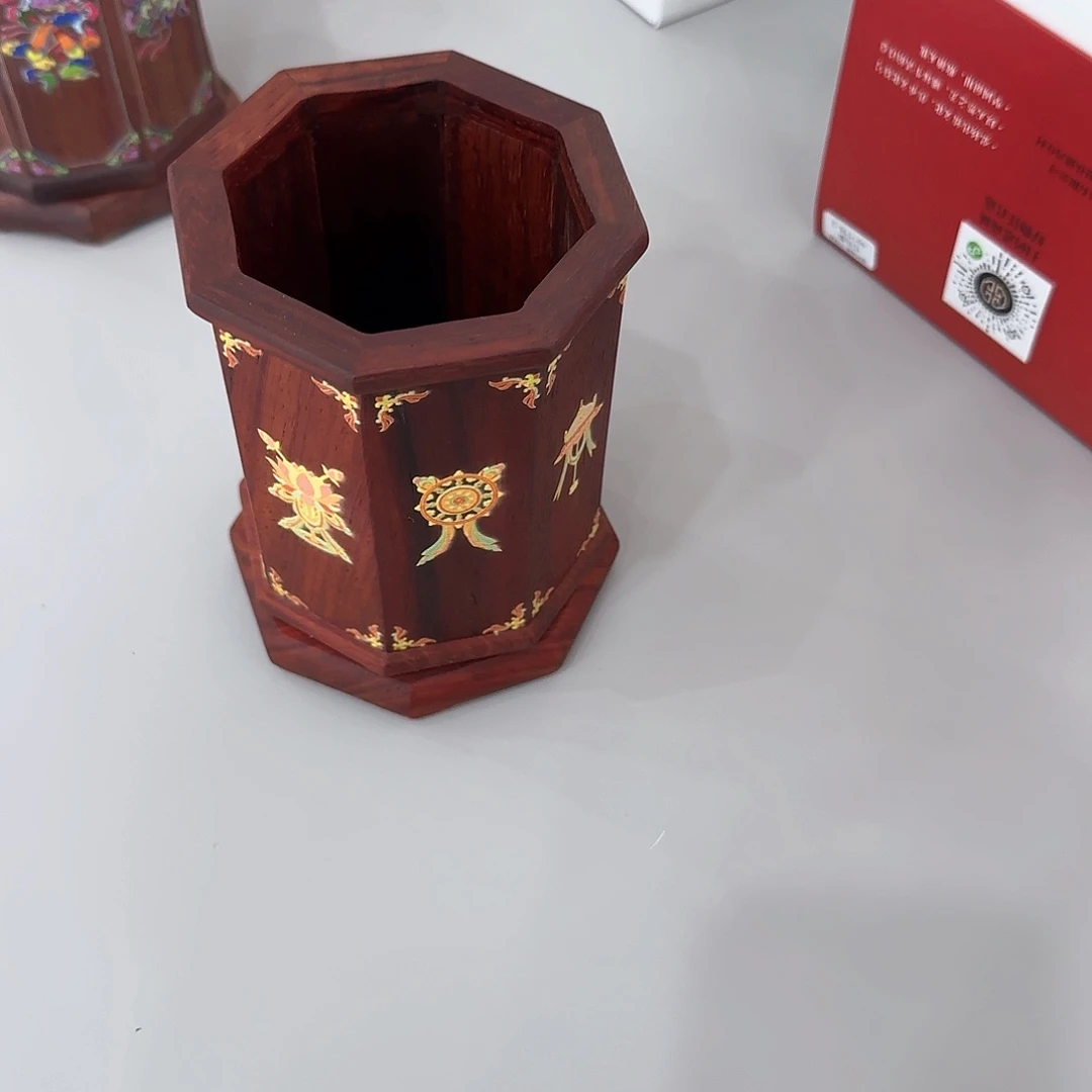 端景台紫檀木类旋转八宝笔筒