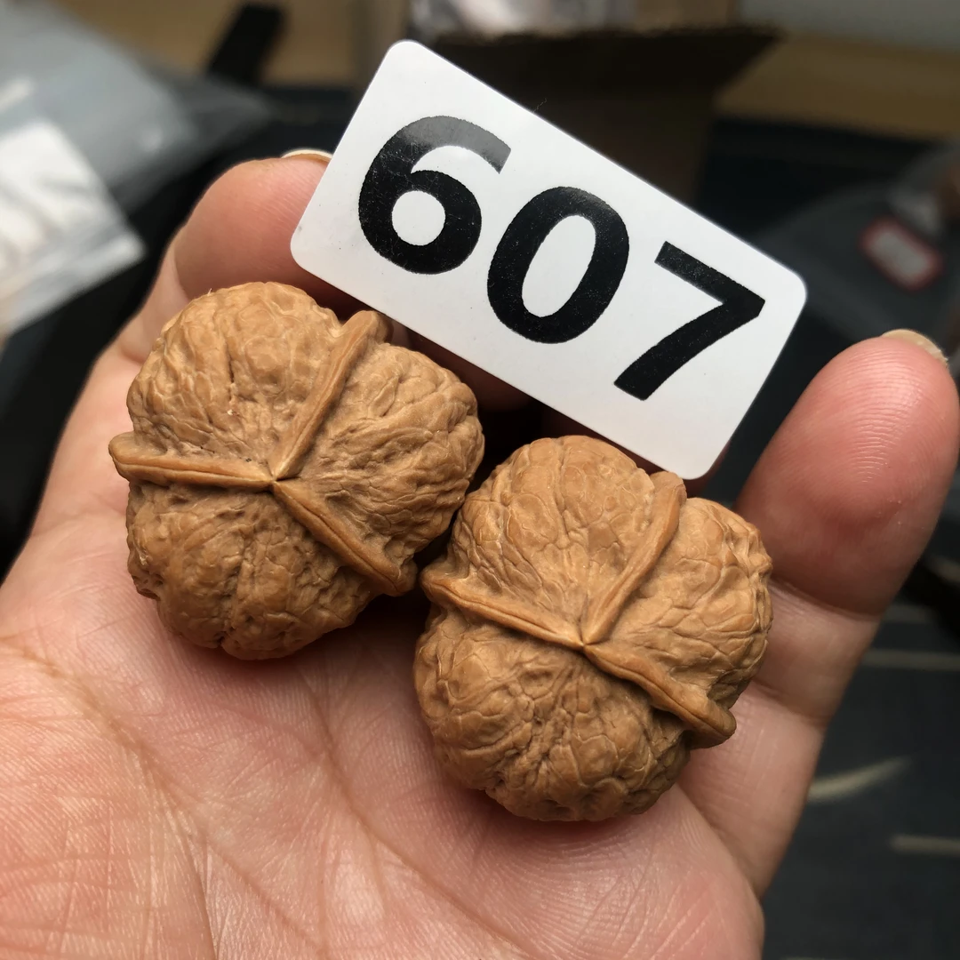 天然三楞四棱文玩核桃异形可把玩收藏的珍品云铁麻文玩核桃