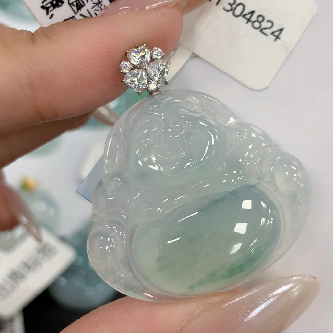 颈饰18K金镶嵌翡翠