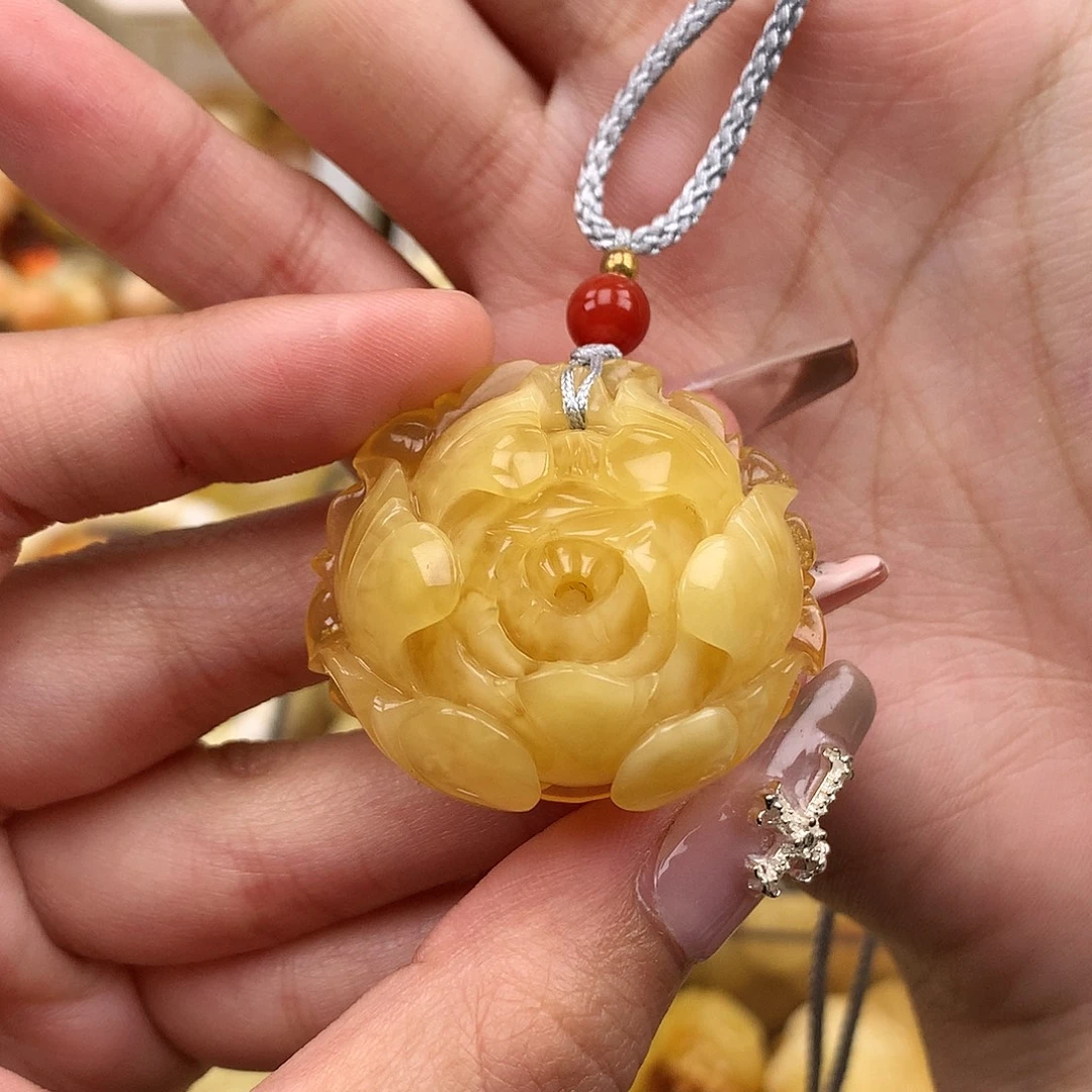 琥珀未镶嵌珠宝奇石36*32*20 牡丹花