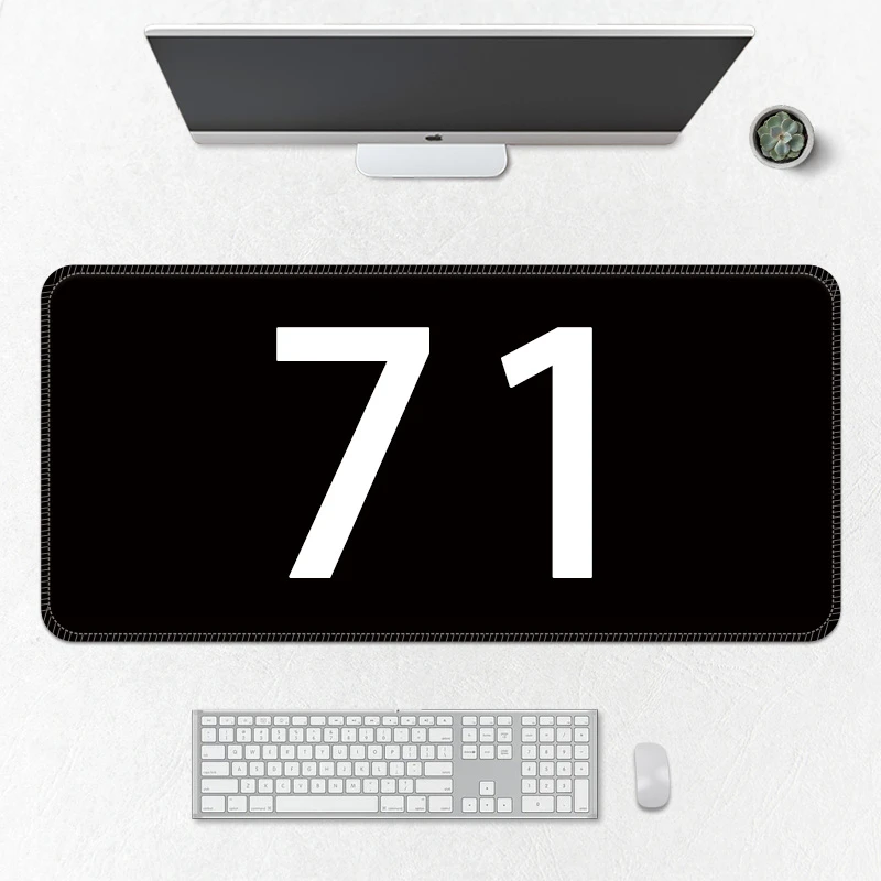 老何专属【71号】动漫鼠标垫超大号办公电脑桌垫游戏电竞加厚锁边