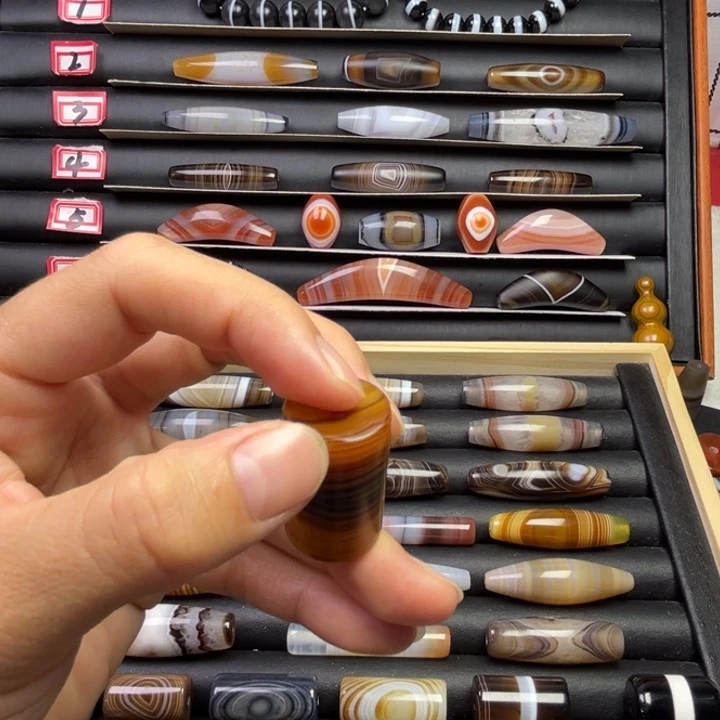 沐***森玛瑙/玉髓未镶嵌颈饰