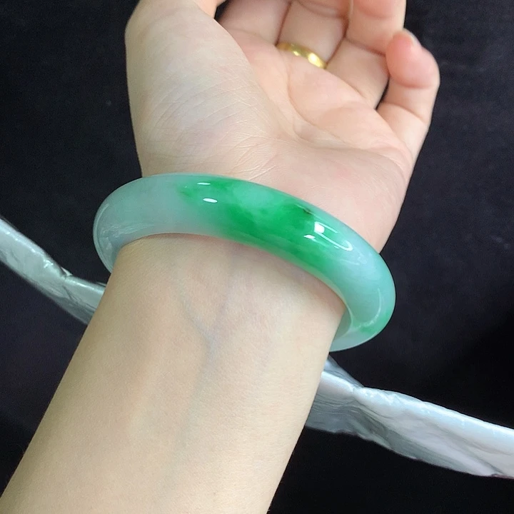 翡翠未镶嵌手镯55圈2016