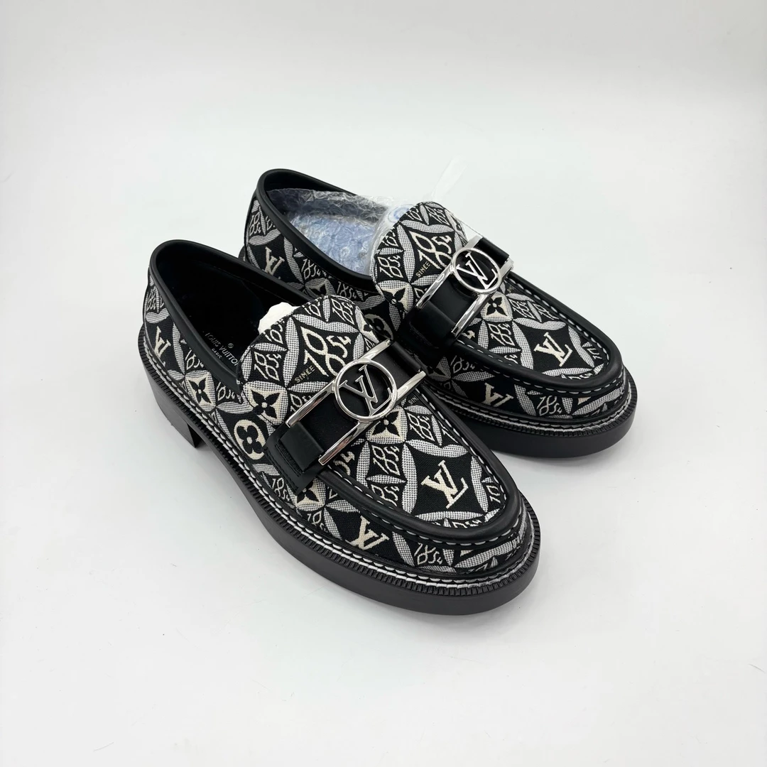 未使用 LouisVuitton/路易威登 lv/38码/1854满印乐福鞋/pp0096