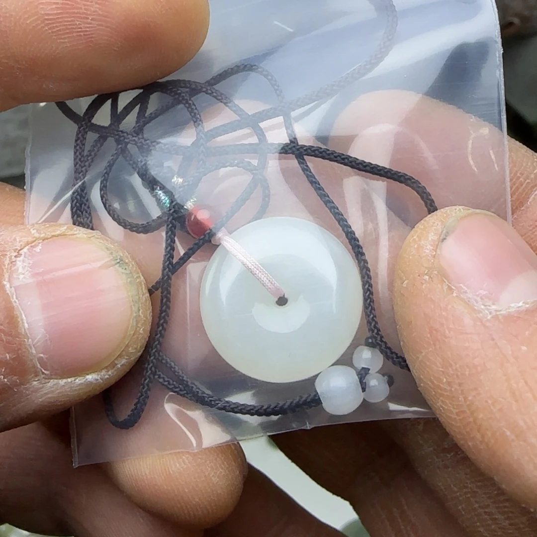 和田玉未镶嵌颈饰18