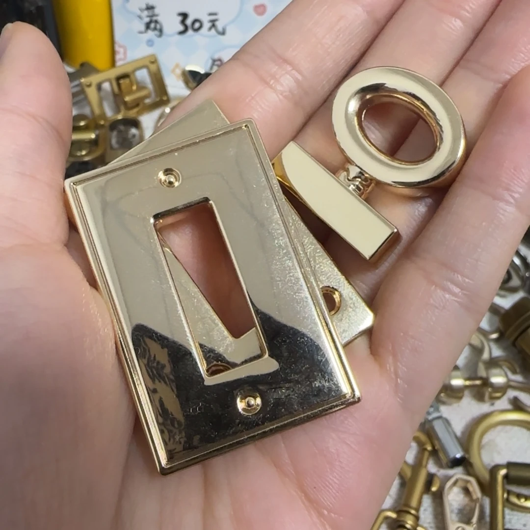 金色扭锁15元2个.