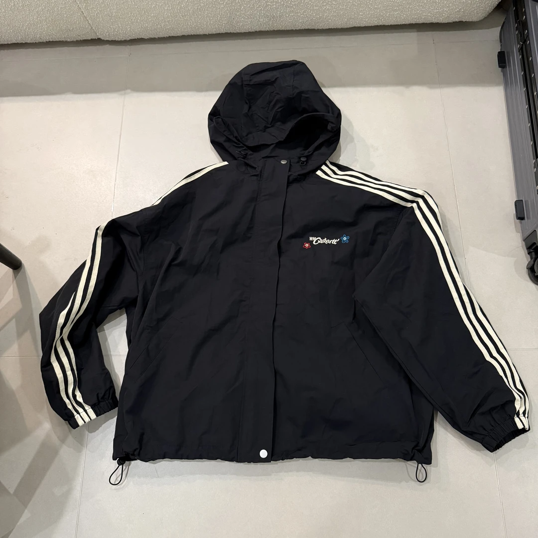 早春新款时尚潮流连帽刺绣小花冲锋衣外套50030