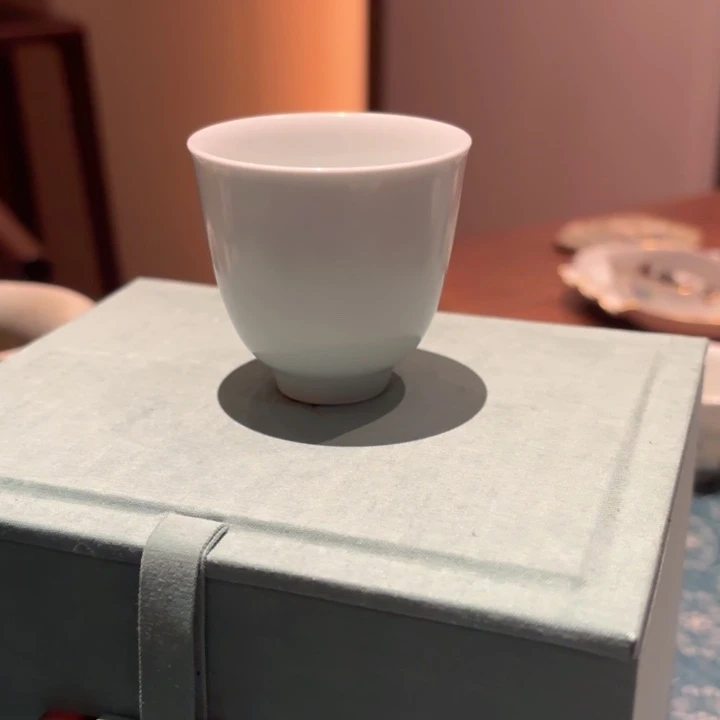 景德镇郁窯无光天青岩茶杯