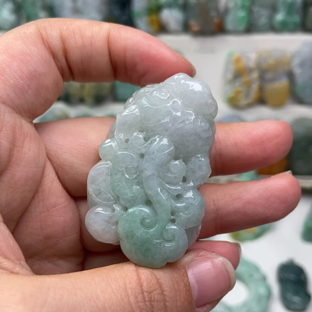翡翠未镶嵌吊坠(赠链)口含珠