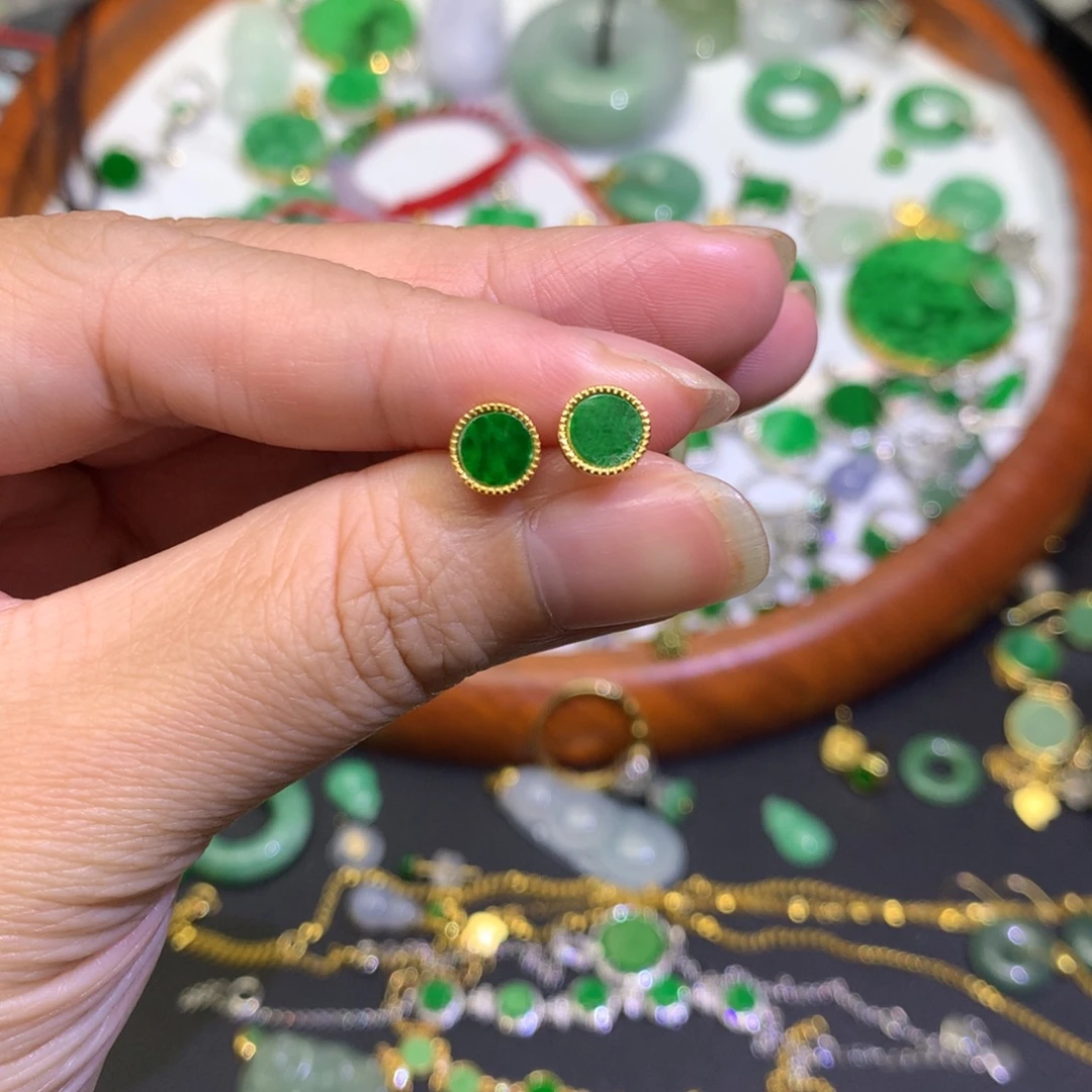 小***念翡翠未镶嵌耳饰有纹裂