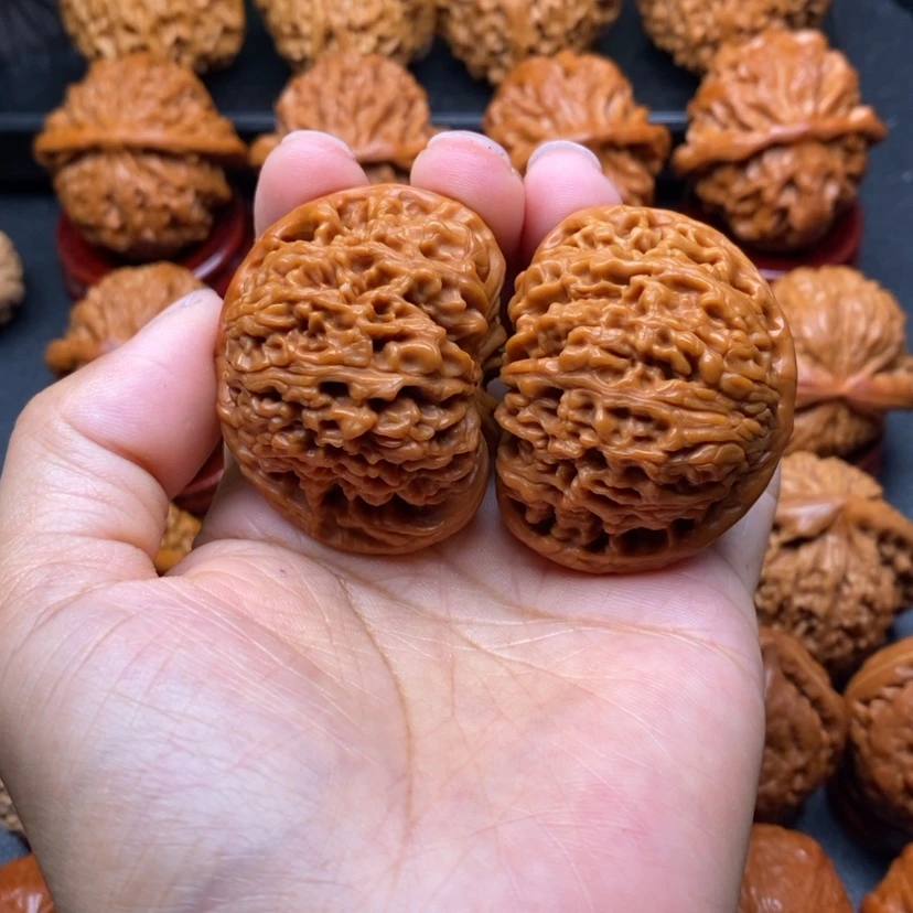 【闪购商品】文玩核桃把件香*鱼南疆石